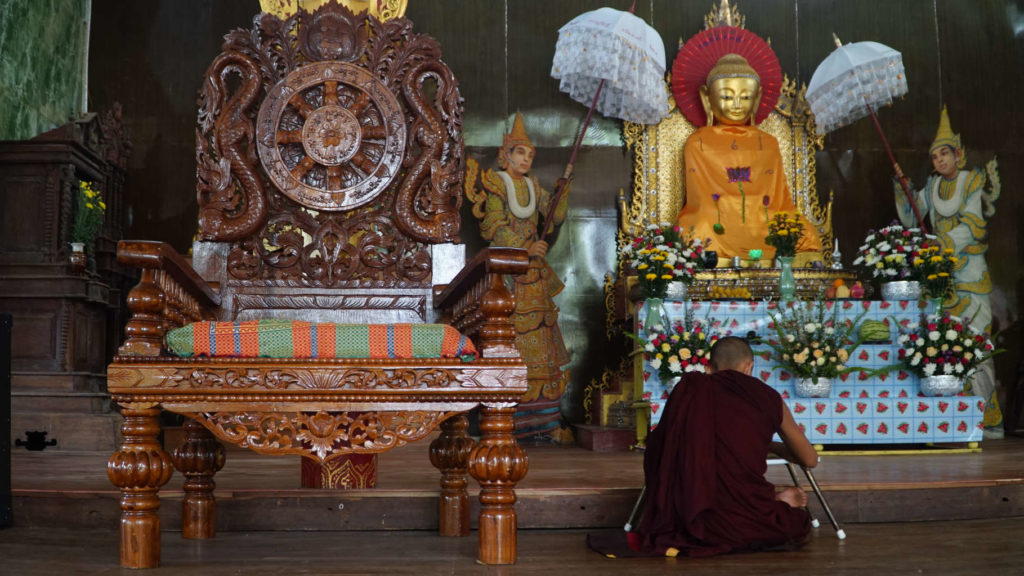 Buddha chair online teak